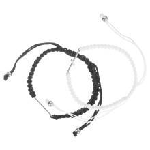 Um Par De Pulseira Com Pingente Para