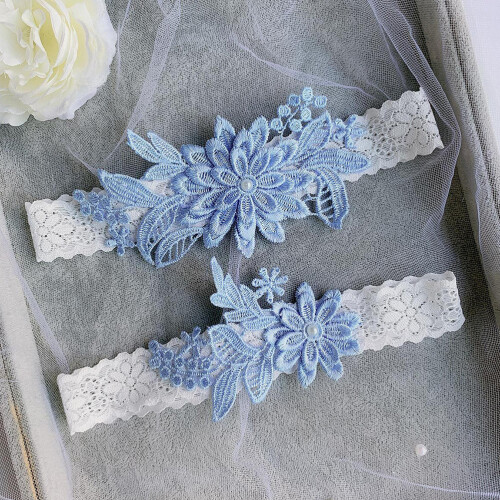 Um Par De Garter Com Floral E Folhas Para Coxa 2