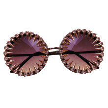 2 Sets Retro Nietenbesetzte Sonnenbrillen Party Requisiten