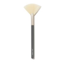 jane iredale Pro Series Fan Brush, Licht, Arched Cheek Brush voor Zachte, Gerichte Poeder Applicatie