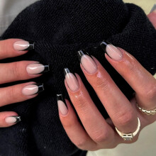 30 Stück schwarze French Tip Press-On Nägel kurze Coffin Nails