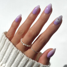 Glamnetic Press On Nails - Lilac Reef | Lyhyet mantelinpunaiset tekokynnet kukkakoristeilla Salon Quality Summer Nails | 15 kokoa - 30 kynsisarja lii