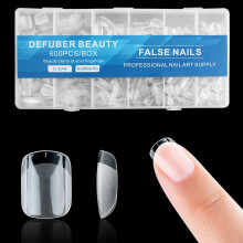 Halvmatte korte firkantede falske neglespidser Bl?de gelformede neglespidser Fuldt d?kkende falske negle med klar boks til neglesaloner og g?r-de
