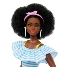 Barbie Day & Play Puppe mit Rollschuhen, sportlicher Look, Spielzeug +3 Jahre (Mattel HPL77)
