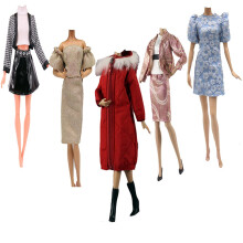 Dukket?j 5 s?t Outfits For?rskjoler Bukser Windbreaker Hat til 11,5 tommer Dukker Tilbeh?r Tilf?ldig stil (C)