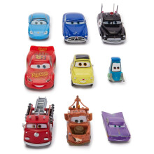 DISNEY STORE Oficiln sada figurek aut 9 plne vytvarovanch postavicek Disney, vcetne Lightning McQueen Tow Mater a dalch ve dvoupatrov krabici