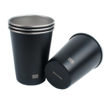Conjunto de 4 copos empilháveis de metal premium ecológicos para uso doméstico e externo.