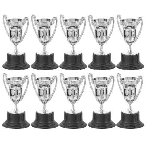 10 mini-plasttroféer, belöningar, presenter till barn