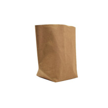 Herbruikbare, wasbare plantenzak van kraftpapier ter bescherming.