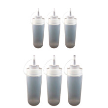 Duurzame knijpfles voor sauzen en specerijen, met een elastische sluiting voor een gelijkmatige dosering en een zelfsluitende dop om de inhoud vers
