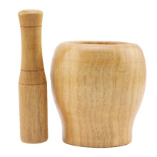 Knoblauch aus Holzstampfer
