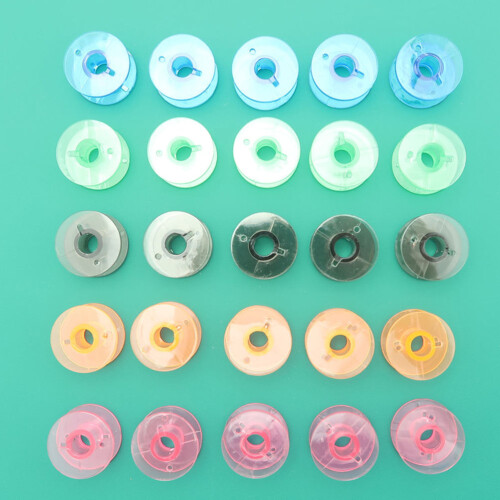 25 canettes vides en plastique pour machine à avec boîtier 2