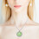 Collar difusor de aromaterapia con elementos navideños. 4