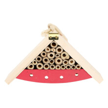 Insectenhotel voor bijen, beschermende schuilplaats en hulpmiddel bij de voortplanting.