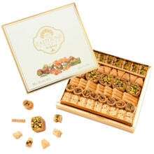 Zaitoune Cashew & Pistachio Baklava Selection Box - 500 g | Traditional Luxury Honey Pastry | Arabic Dessert with Authentic Flavours in Beautiful