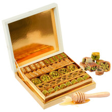 Zaitoune Pistachio Baklava with Honey - 500 g | Luxury Pastry Assortment | Arabic Dessert with Authentic Flavours in Beautiful Gift Packaging |