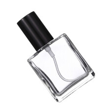 4 quadratische Sprühflaschen à 15 ml für Make-up und Hautpflege