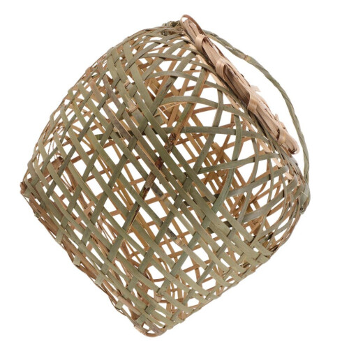 Chicken coop: Portable bamboo cage for poultry