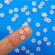 360 stuks mini-sneeuwvlokken voor handwerk - 0,2 inch kleine metalen sneeuwvlokken kleine kerstversieringen voor doe-het-zelf ambachten winterfeest k