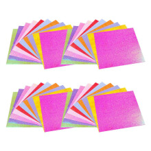 100 glinsterende vellen papier voor knutselen en origami met een sprankelend effect.