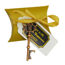 DIY-labelkaartjes voor gepersonaliseerde huwelijksbedankjes, elegante flesopener in de vorm van een sleutel met rustieke decoratie voor uw speciale