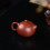 Κομψή τσαγιέρα Zisha, μοναδικό υλικό αργίλου Yixing Clay με εργονομική λαβή, κοντό στόμιο 6