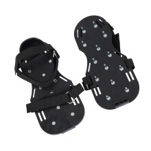 Robuste Rasenbelüfterschuhe mit 13 Metallspikes für die
