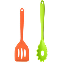 Garfo artesanal para servir massas, com formato ergonômico e feito de silicone, resistente ao calor até 250C (480F), higiênico, antiaderente e
