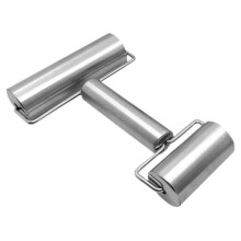 Rolo de massa profissional em aço inoxidável, com formato em T para uniformidade perfeita da massa e bordas lisas em cada passada, ideal para