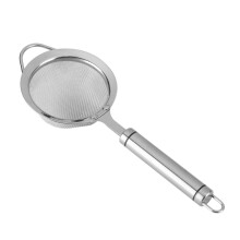Rustfri stålsi til filtrering af mel og afdrypning af olie. Multifunktionel finmasket si med skridsikkert greb. Ideel til stegte nudler og dumplings.
