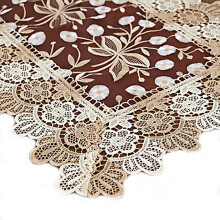 Runner da tavola con ricami floreali in pizzo, perfetto per decorare una sala da pranzo in stile bohémien, bianco vintage con struttura resistente.
