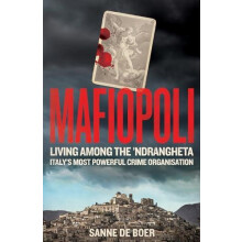 Mafiopoli by Sanne de Boer Hardcover Book