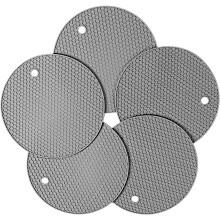 Dessous de plat en silicone de qualité supérieure, antidérapants et à motif alvéolé pour protéger la table de cuisine de la chaleur.