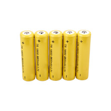 4 Stück 3,7V 9800mAh Lithium-Akkus wiederaufladbar für Taschenlampen & Powerbanks
