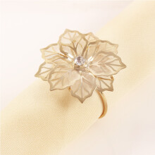 Porta-guardanapos com design floral elegante, perfeitos para todas as ocasiões, ideais para decorar a mesa de jantar.