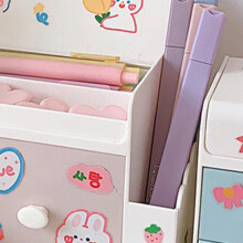 Lichtrosa Kunststoff-Desktop-Aufbewahrungsbox mit großem Fassungsvermögen für Büro & Zuhause