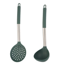 Fleksibel silikoneøse, forstærket håndtag og silikonesamlinger sikrer holdbarhed, og non-stick-venlig, varmebestandig og tåler opvaskemaskine.