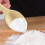 Colher de silicone com design ergonômico, perfeita para misturar, cozinhar e servir com estilo. 4
