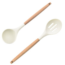 Lebensmittelechte Silikonlöffel, hitzebeständig, ergonomischer Holzgriff für komfortable Handhabung, geeignet für antihaftbeschichtetes