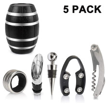 Kit completo apribottiglie, termometro e tappo per vino inclusi, chiusura magnetica per una conservazione elegante.