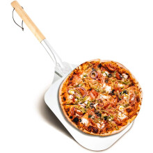 Professionele pizzaschep voor een authentieke presentatie, roestvrijstalen pizzaduwer voor het gemakkelijk hanteren van de pizza.