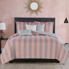 Juicy Couture Cabana Stripe Vendbart Senget?j S?t - Queen/Fuld St?rrelse - Pink og Gr? Stripe Print - 6 Deles S?t - Indeholder 1 90 x 90 Dyne 3 P