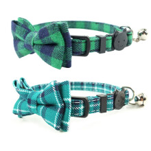 Pipidog Cat Collar Breakaway med klocka och fluga Pld Design Justerbar Skerhet Kitty Kitten Halsband (6,8-10,8 tum) (grn & cyan pld)