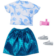 Barbie Mode Komplettlooks 4 Puppenkleidung inspiriert von Roxy, Outfit & Zubehör, Geschenk für Kinder 3 bis 8 J