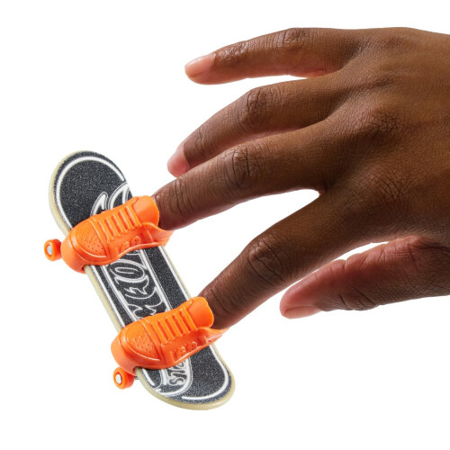 Hot Wheels Hot Wheels Mattel Mini Skateboard med Sko Assorted Models (HNG32) 1