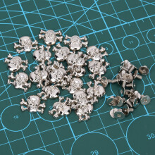 20 Stück Punk-Schädel-Nieten 15mm Gothic Silber Knochen Gepäckzubehör