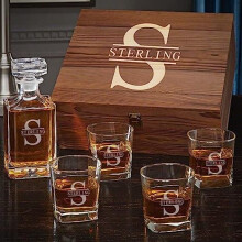 Personalizovan sada karafy na whisky s drevenou drkovou krabickou  vlastn bourbonov a skotsk drkov krabicka