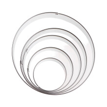 Forma redonda para mousse, ideal para assar, com bordas lisas e bem acabadas. Perfeita para decorar bolos e doces. Fabricada em aço inoxidável de