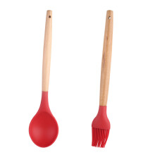 Conjunto de utensílios de cozinha artesanais, composto por colher de silicone e concha de madeira com cabos antiderrapantes, cabeças de silicone