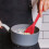 Colher de silicone com design ergonômico, perfeita para misturar, cozinhar e servir com estilo. 4